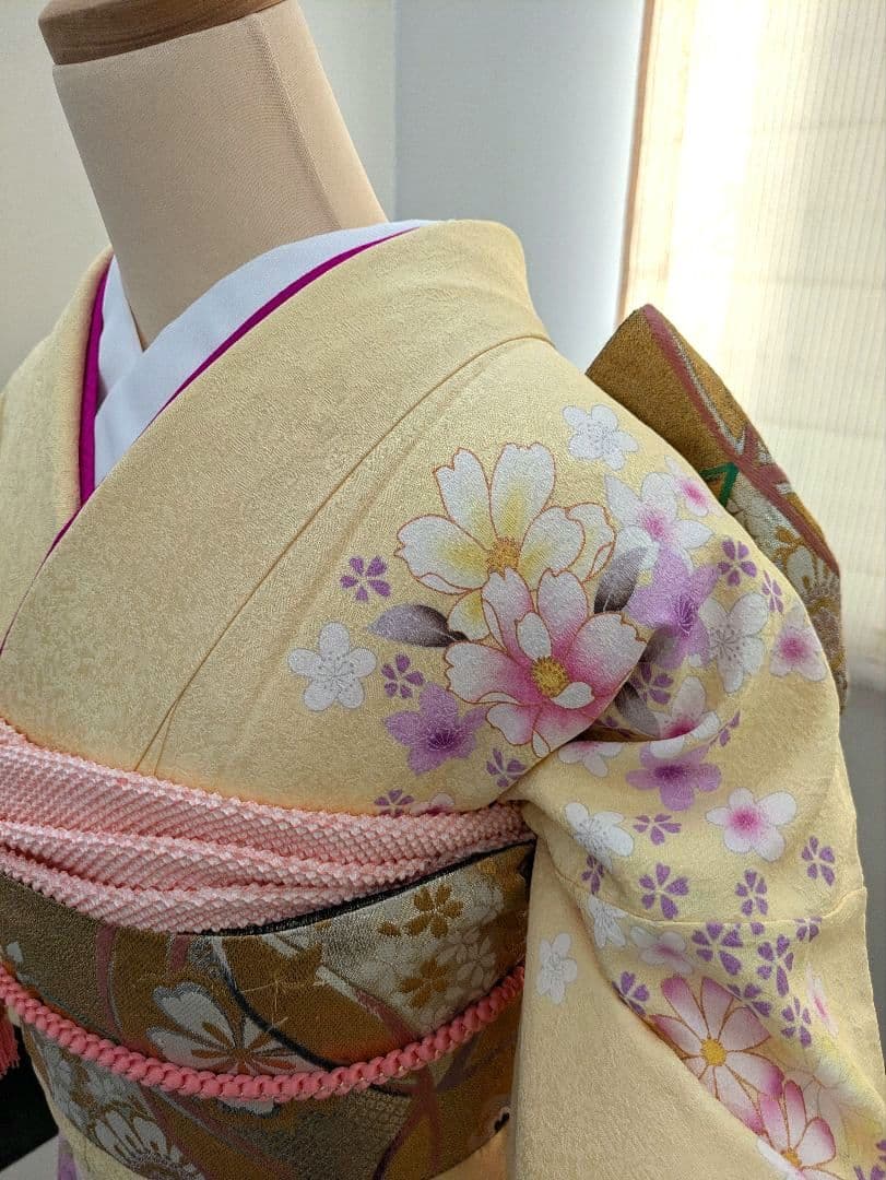 【値下げ】振袖 •長襦袢2点セット　 花柄 やさしい黄色　☆美品☆