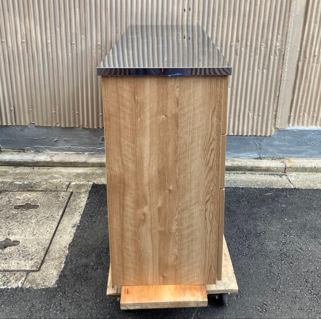 ヴィンテージ調ステンレス天板のキッチンカウンター