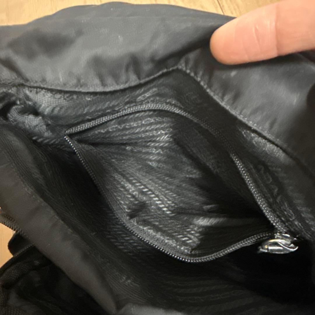 プラダ三角ロゴ フラップナイロン ショルダーバッグ