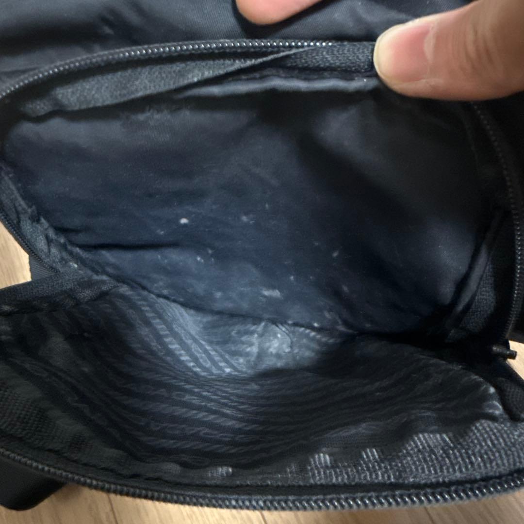 プラダ三角ロゴ フラップナイロン ショルダーバッグ