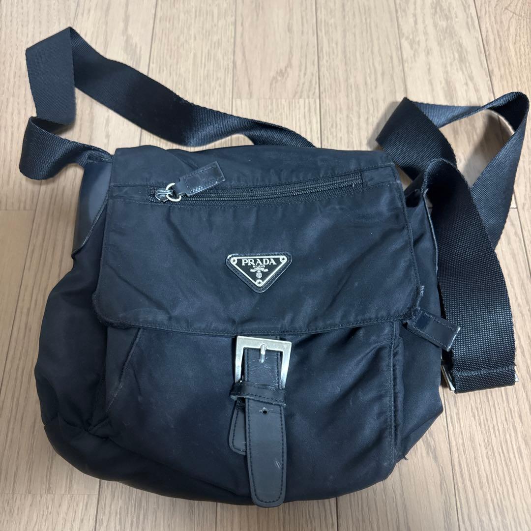 プラダ三角ロゴ フラップナイロン ショルダーバッグ