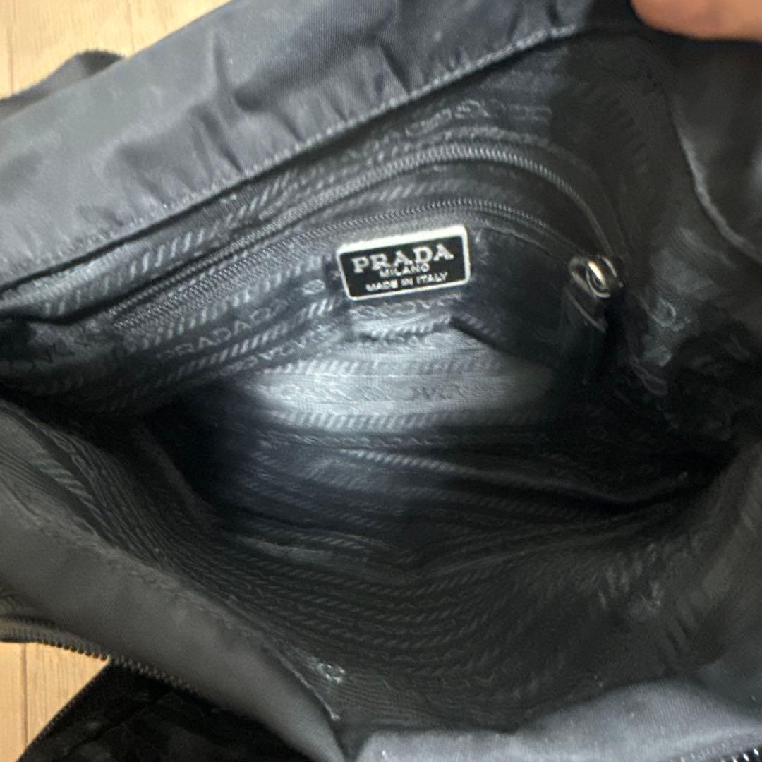 プラダ三角ロゴ フラップナイロン ショルダーバッグ