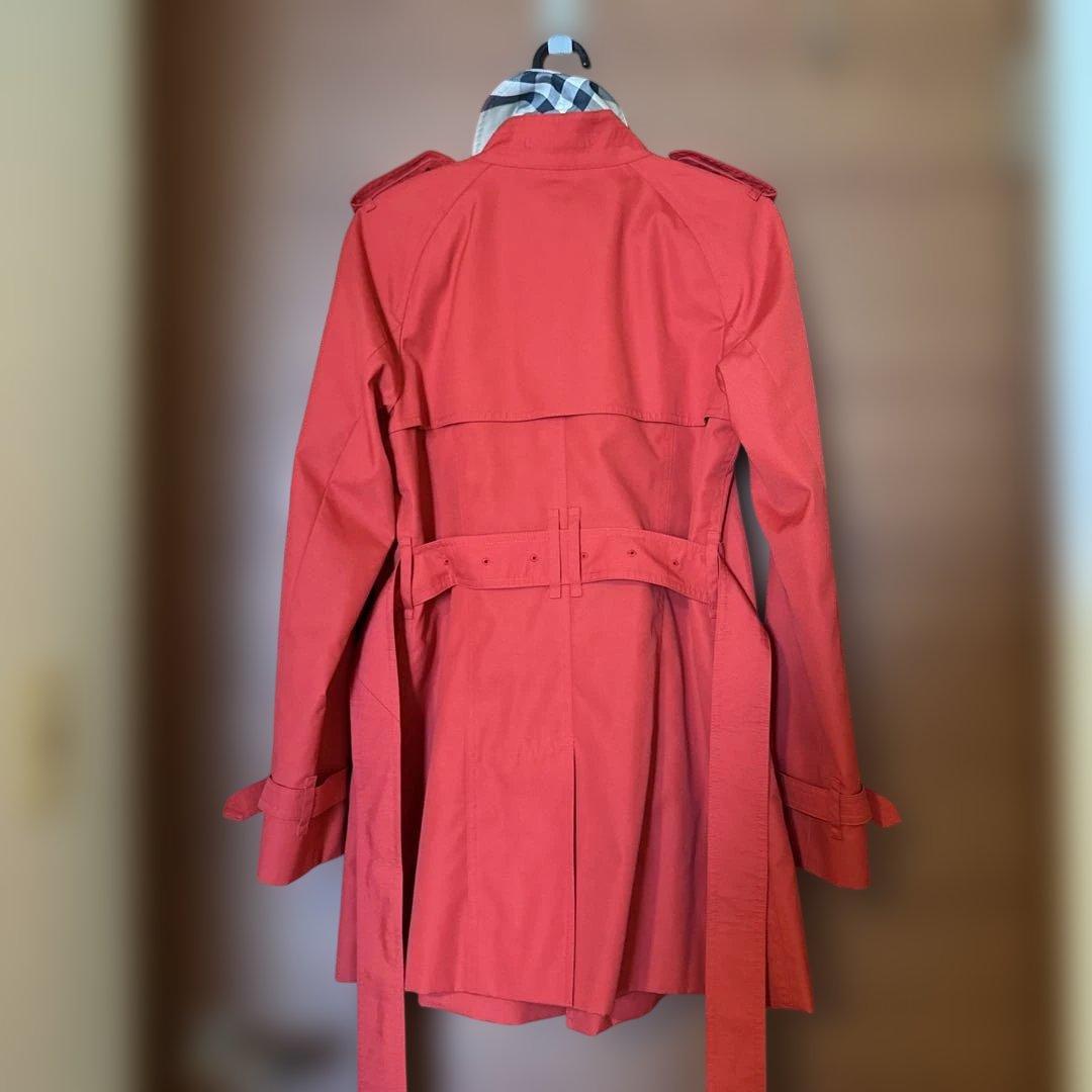 みえこ　バーバリーロンドン　赤いトレンチコート ダブルブレスト チェック柄