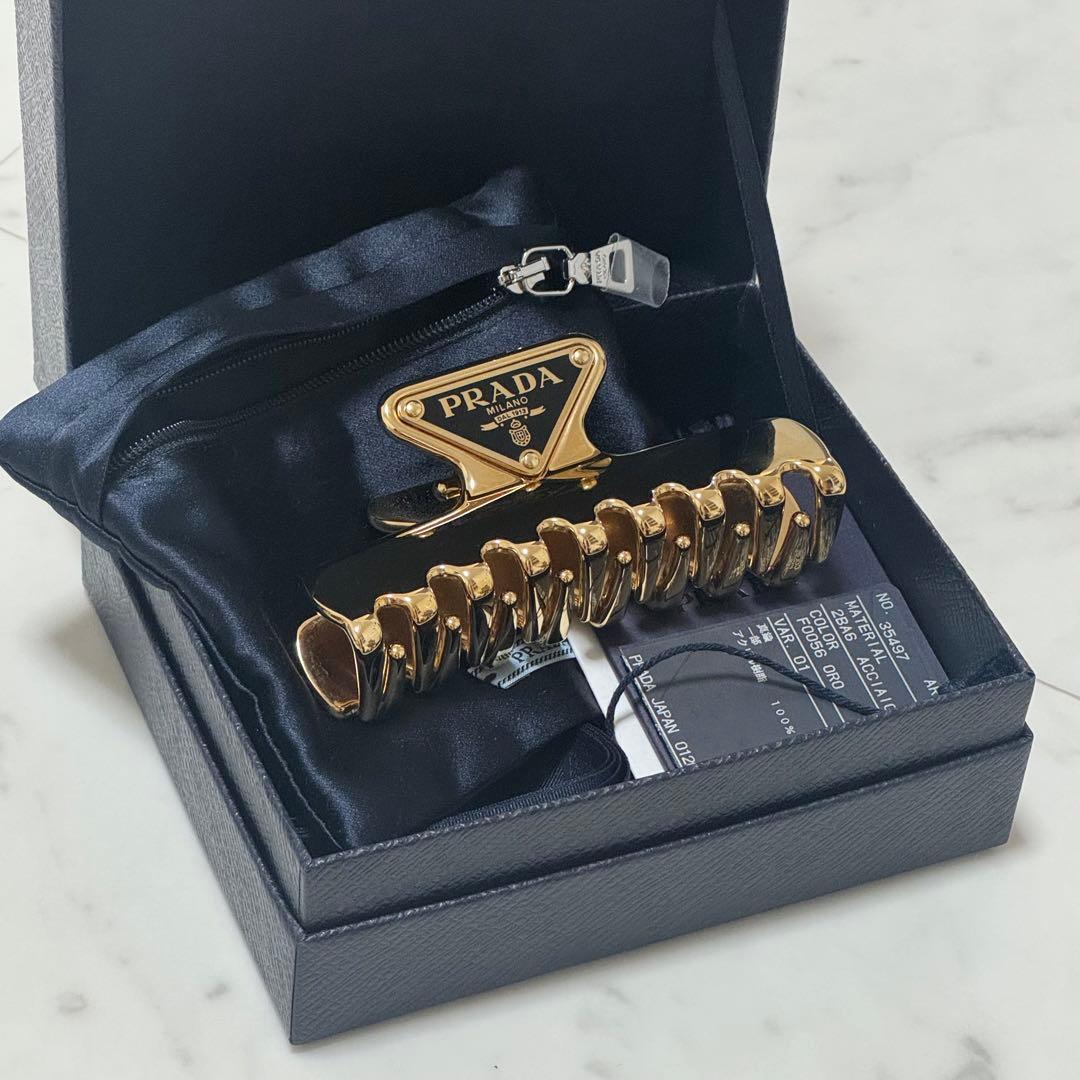 プラダ　prada ヘアクリップ　ゴールド