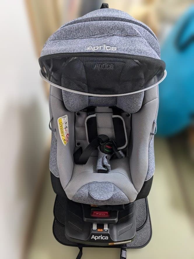 アップリカ 美品クルリラAC チャイルドシート＋車保護マット付き