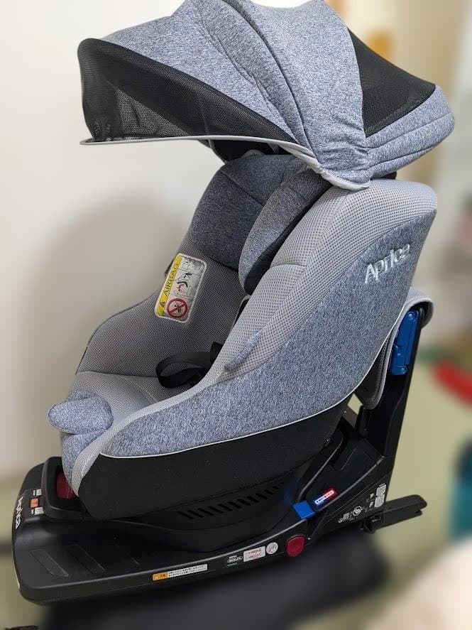 アップリカ 美品クルリラAC チャイルドシート＋車保護マット付き