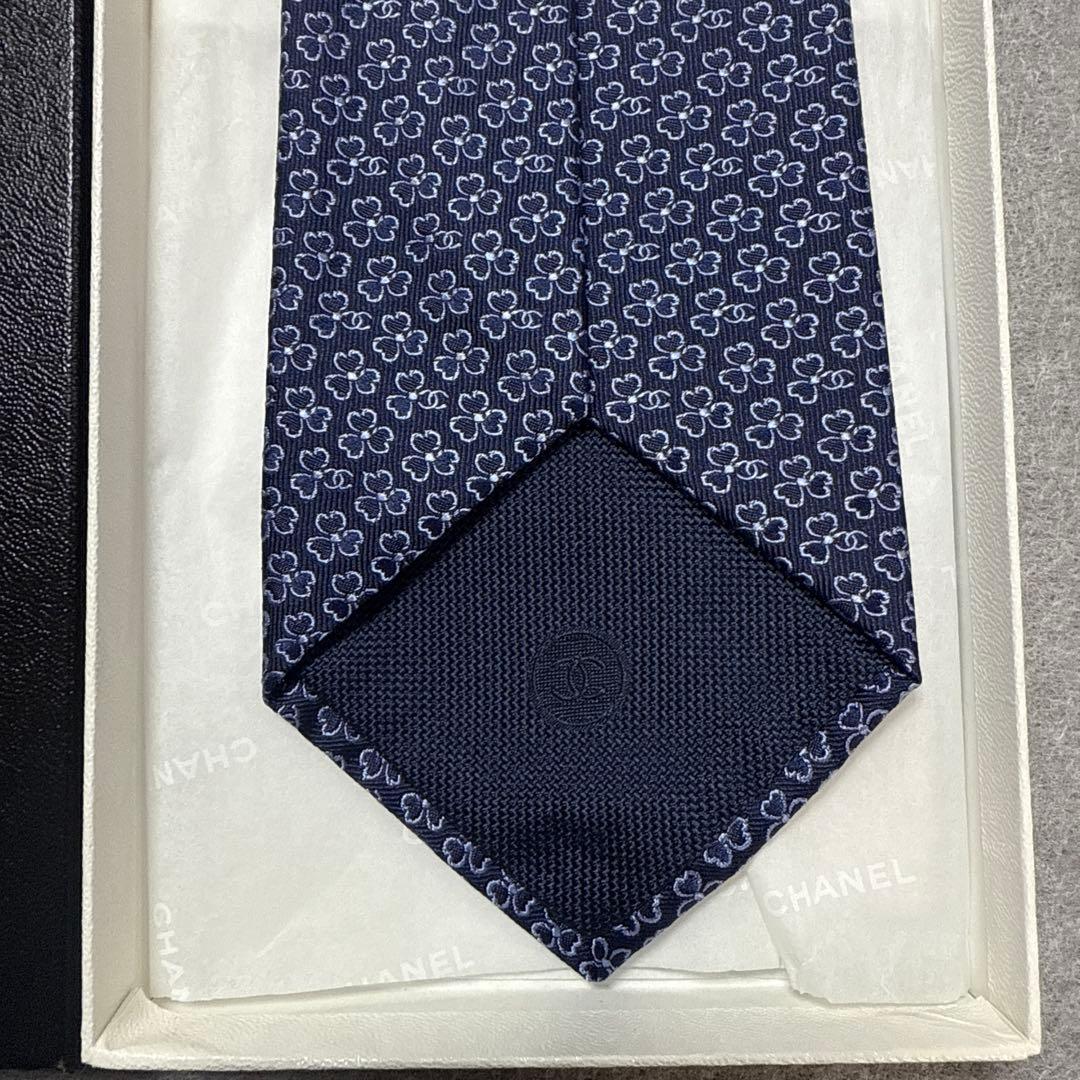 未使用箱付　シャネル　ネクタイ　紺　花柄　CCココマーク　チェーン付　ジャガード