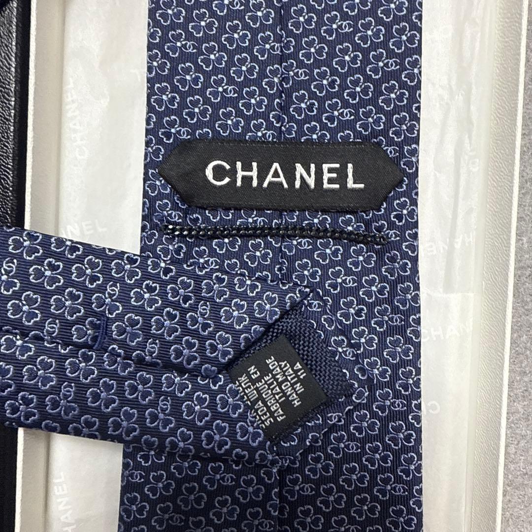 未使用箱付　シャネル　ネクタイ　紺　花柄　CCココマーク　チェーン付　ジャガード