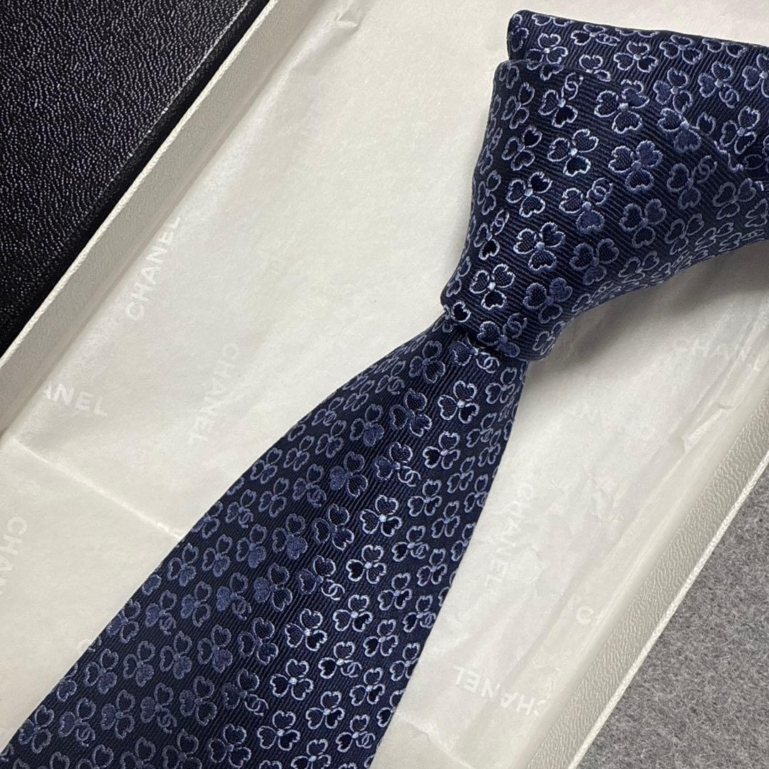 未使用箱付　シャネル　ネクタイ　紺　花柄　CCココマーク　チェーン付　ジャガード