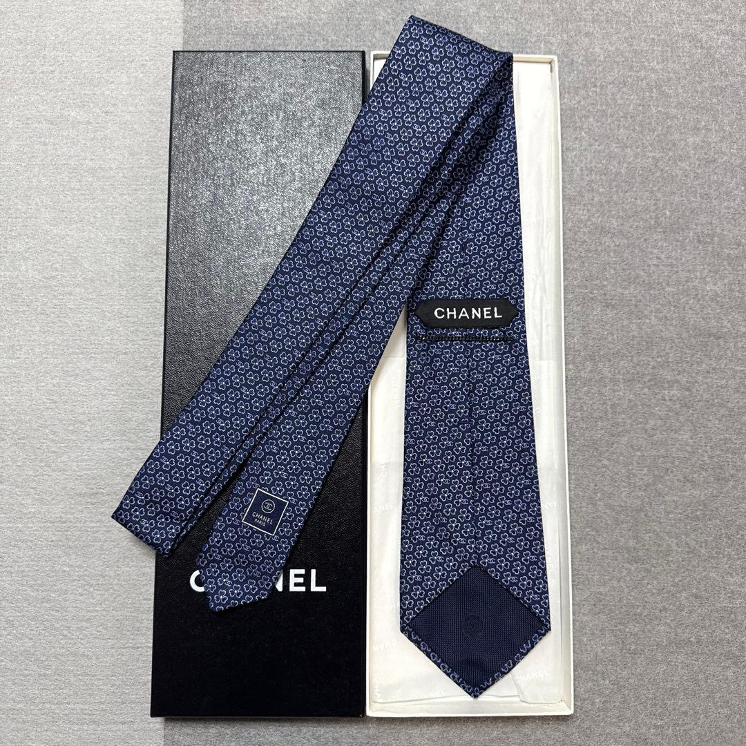 未使用箱付　シャネル　ネクタイ　紺　花柄　CCココマーク　チェーン付　ジャガード