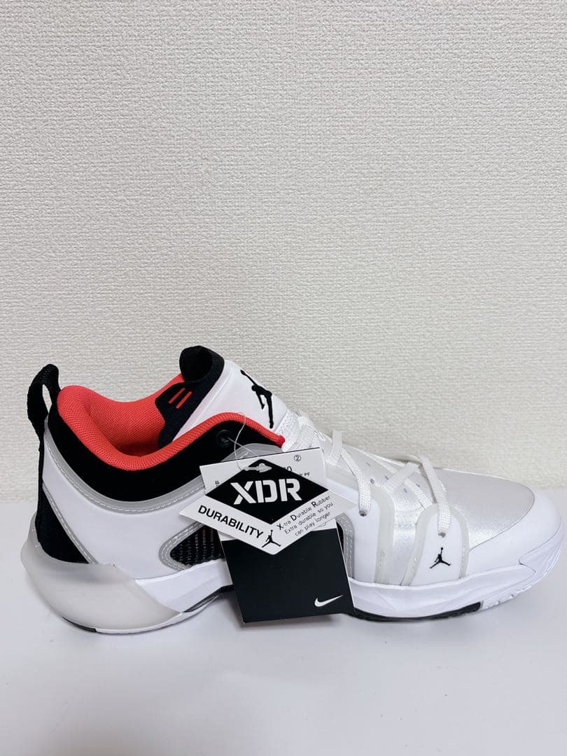 新品・未使用NIKE エアジョーダン 37 ロー PFホワイトバッシュ26.5㎝