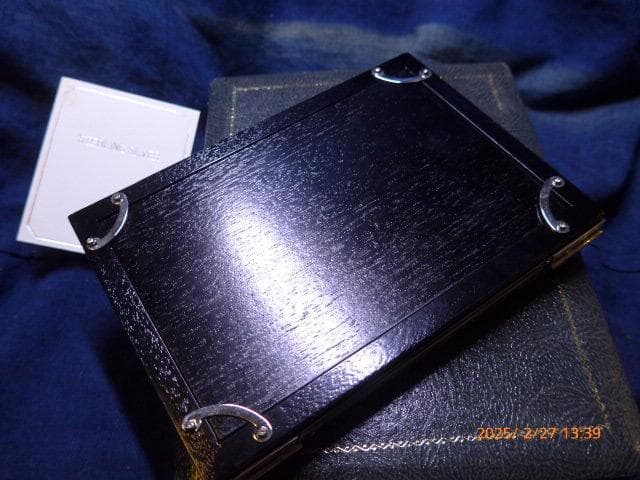 高級銀器のUYEDA扱いのスターリングシルバーの２つ折りの額です。元箱、栞つき、