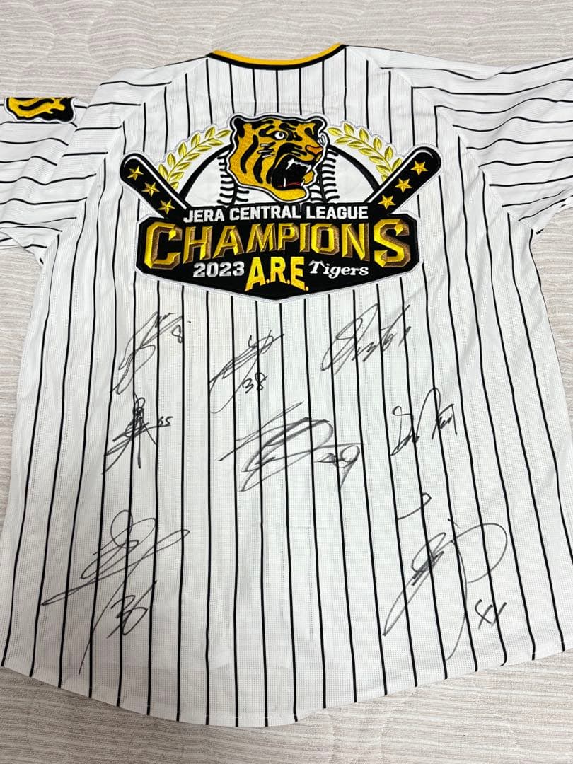 阪神タイガース　サイン入りユニフォーム　2023年 優勝記念ユニフォーム