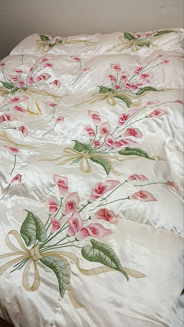 丸八真綿　掛け布団　シングル　ソワリー　ダウン90%　羽毛1.5キロ　シミあり