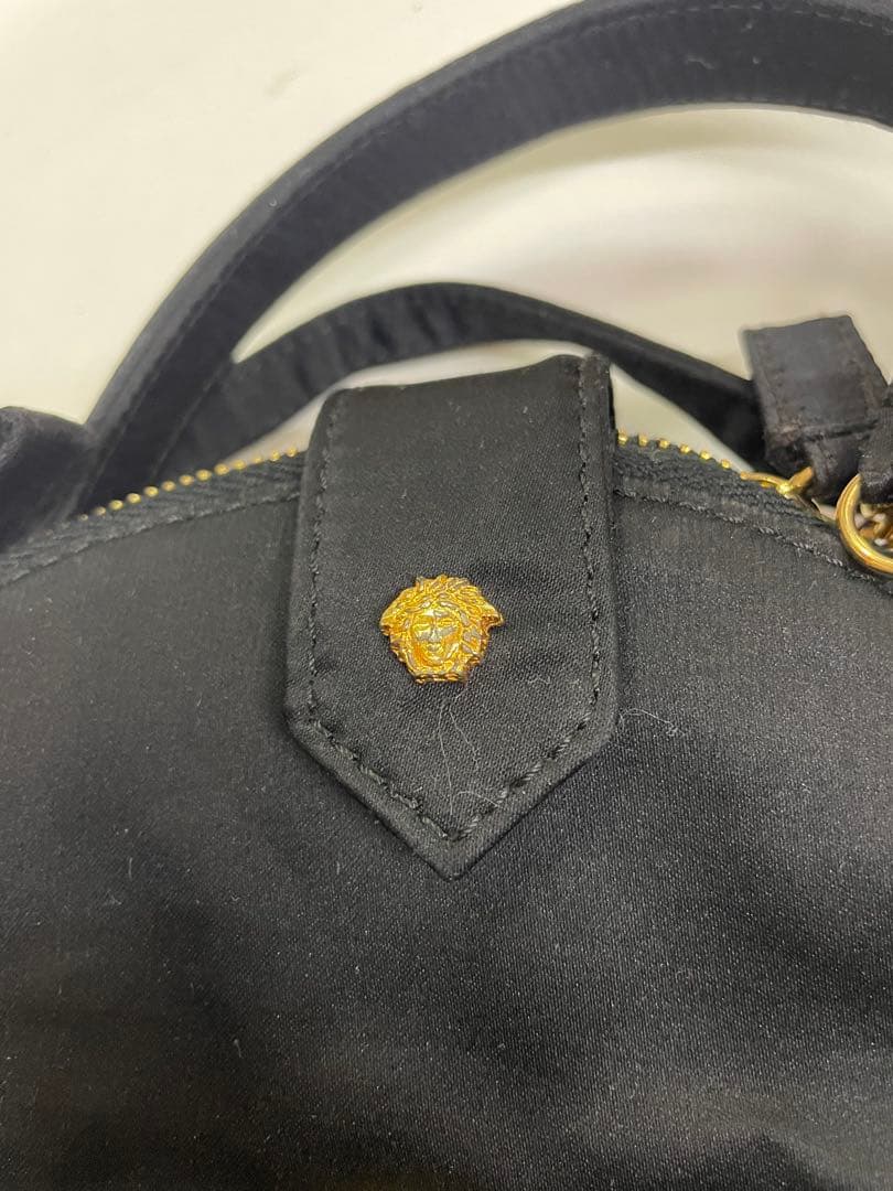 ジャンニ・ヴェルサーチ メデューサ ナイロン ショルダーバッグ ブラック