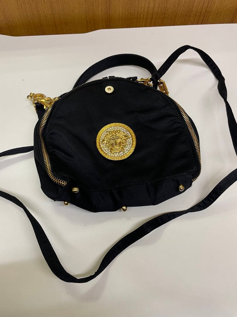 ジャンニ・ヴェルサーチ メデューサ ナイロン ショルダーバッグ ブラック