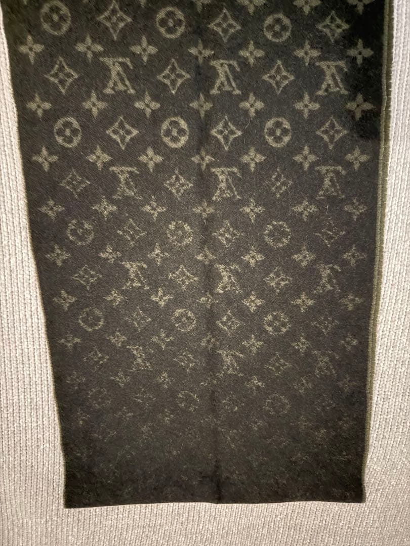 Louis Vuitton オリーブグリーン マフラー　美品