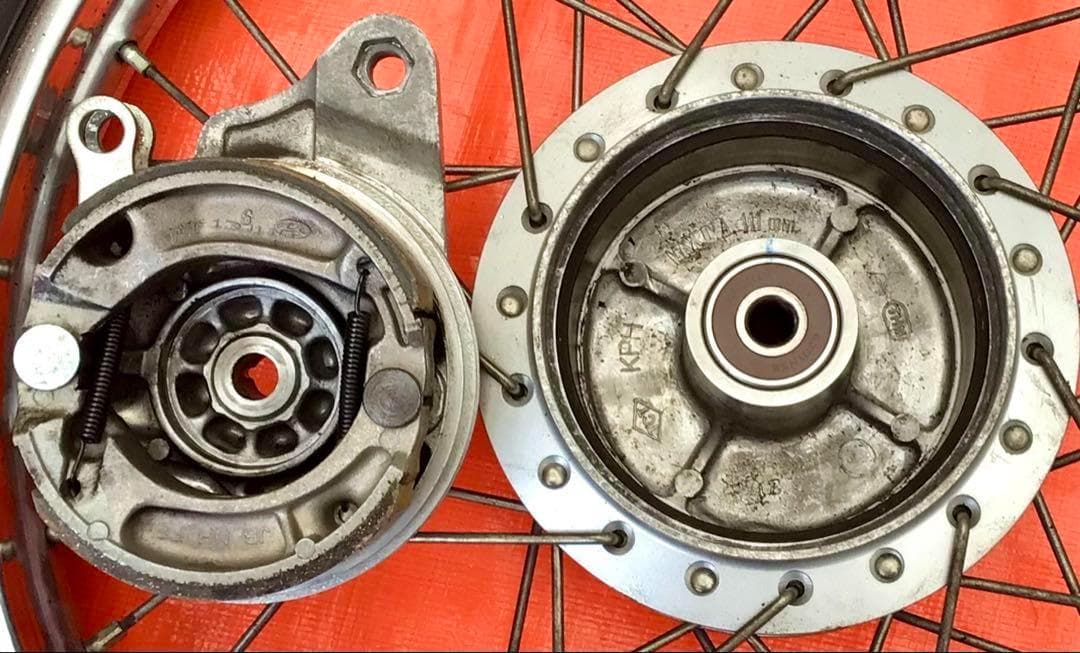 もりのめぐぅ☆【デカドラム】スーパーカブ110（JA07） 前・後ホイール