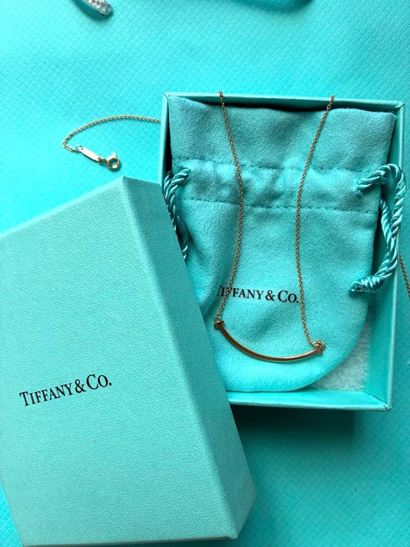お天気 さまTiffany & Co. ネックレス　Tスマイル K18　スモール