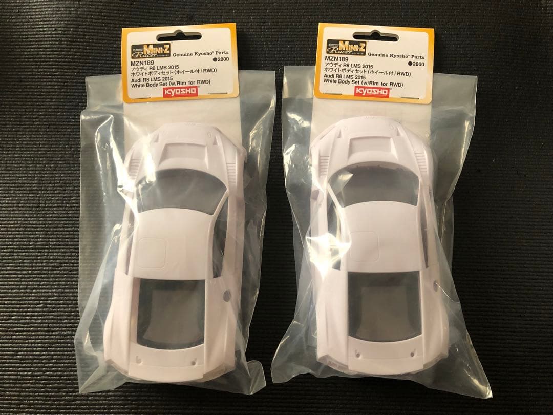 ミニッツホワイトボディ　アウディR8 LMS2015 2台. MZN188