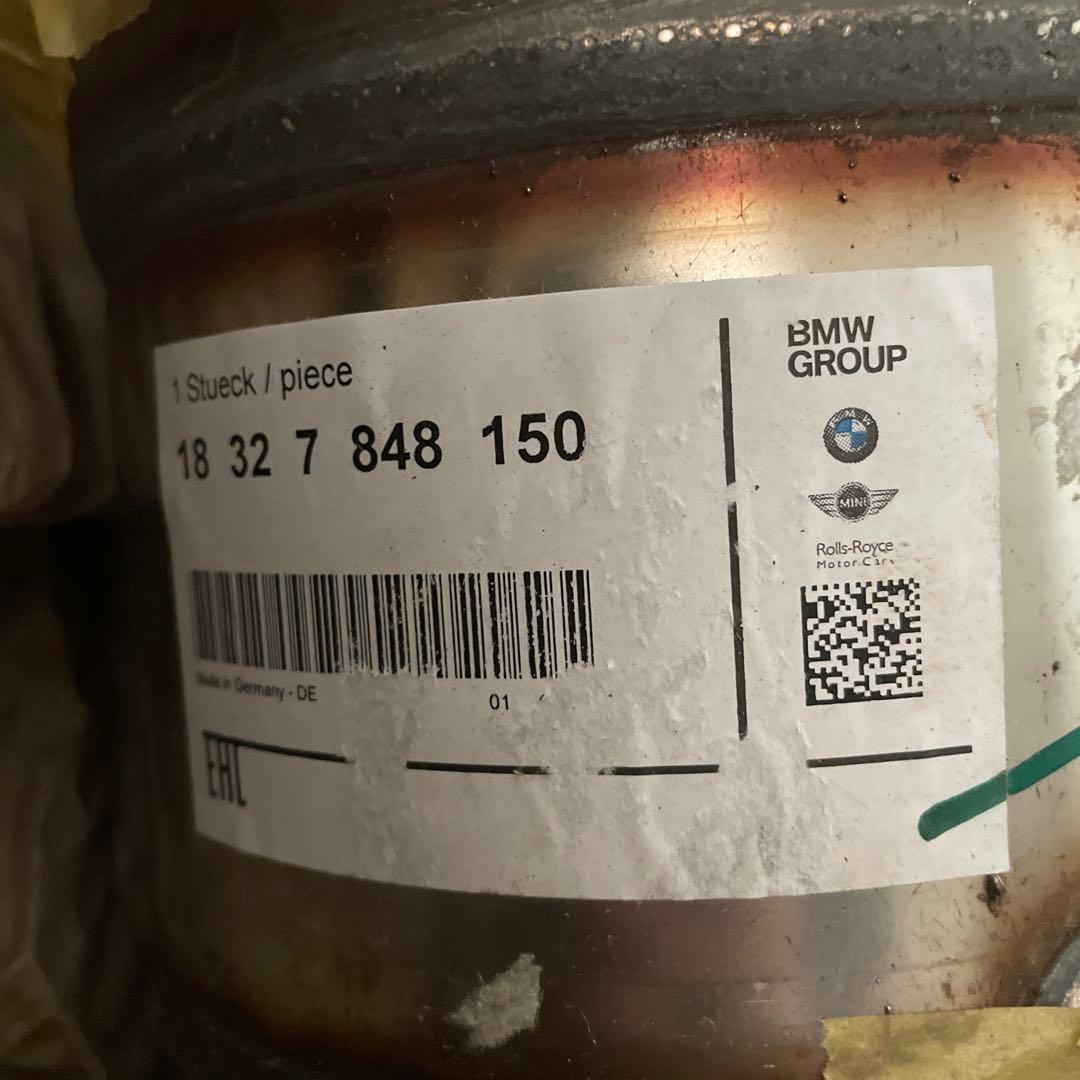 【新品・未使用】純正 F10 M5 触媒　1台分