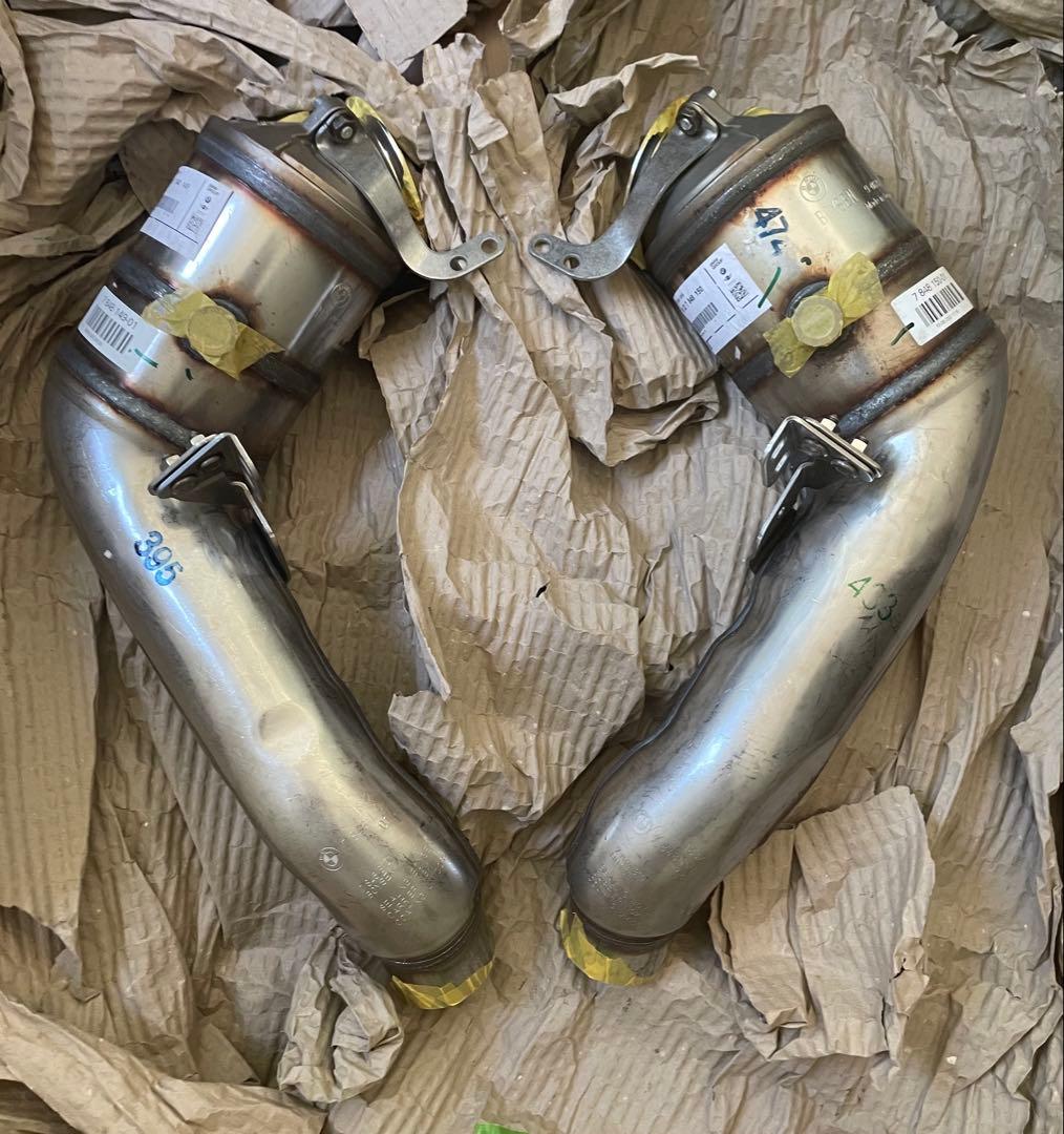 【新品・未使用】純正 F10 M5 触媒　1台分