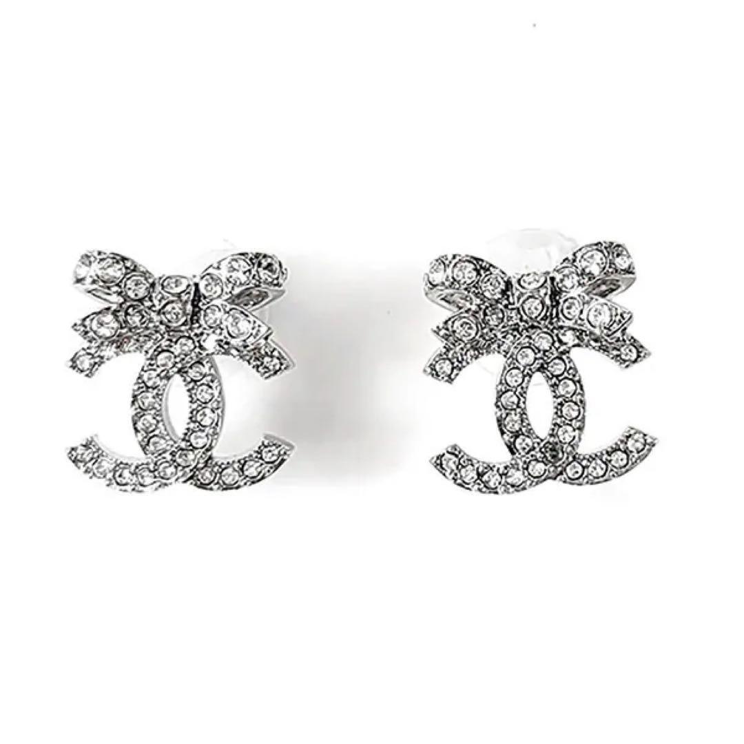 CHANEL リボン付きロゴピアス
