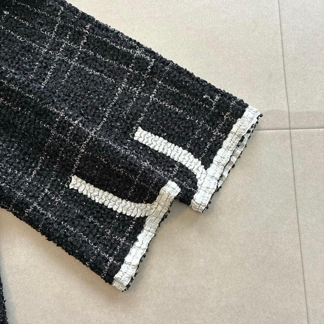 新品タグ付き 近年 ノコオーノ♡プリーツジャケット フラワー ブローチ付 黒