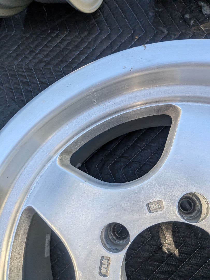 b*0様 アルミホイール 16インチ 7J 5h PCD139.7