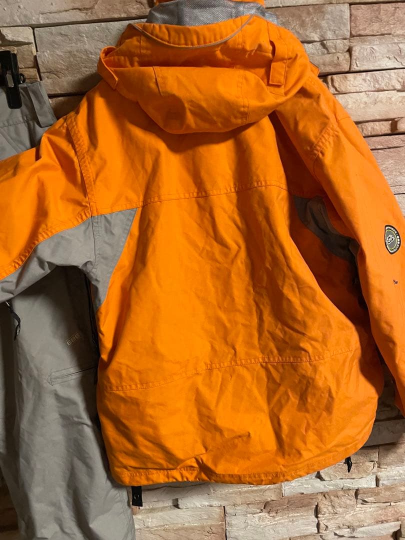 686 シックスエイトシックス　スノーボードウェア スキーウェア