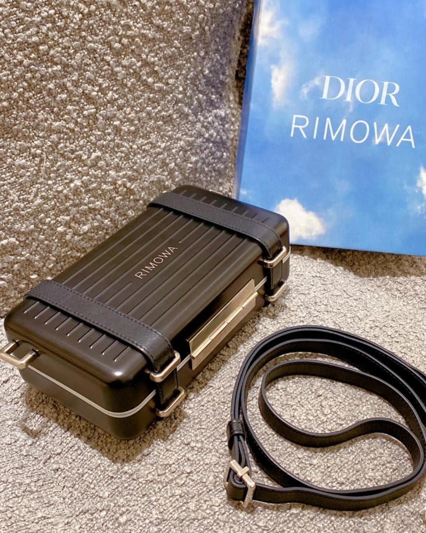 美品ブラック　クロスボディバッグ　肩掛け　ショルダーバッグ