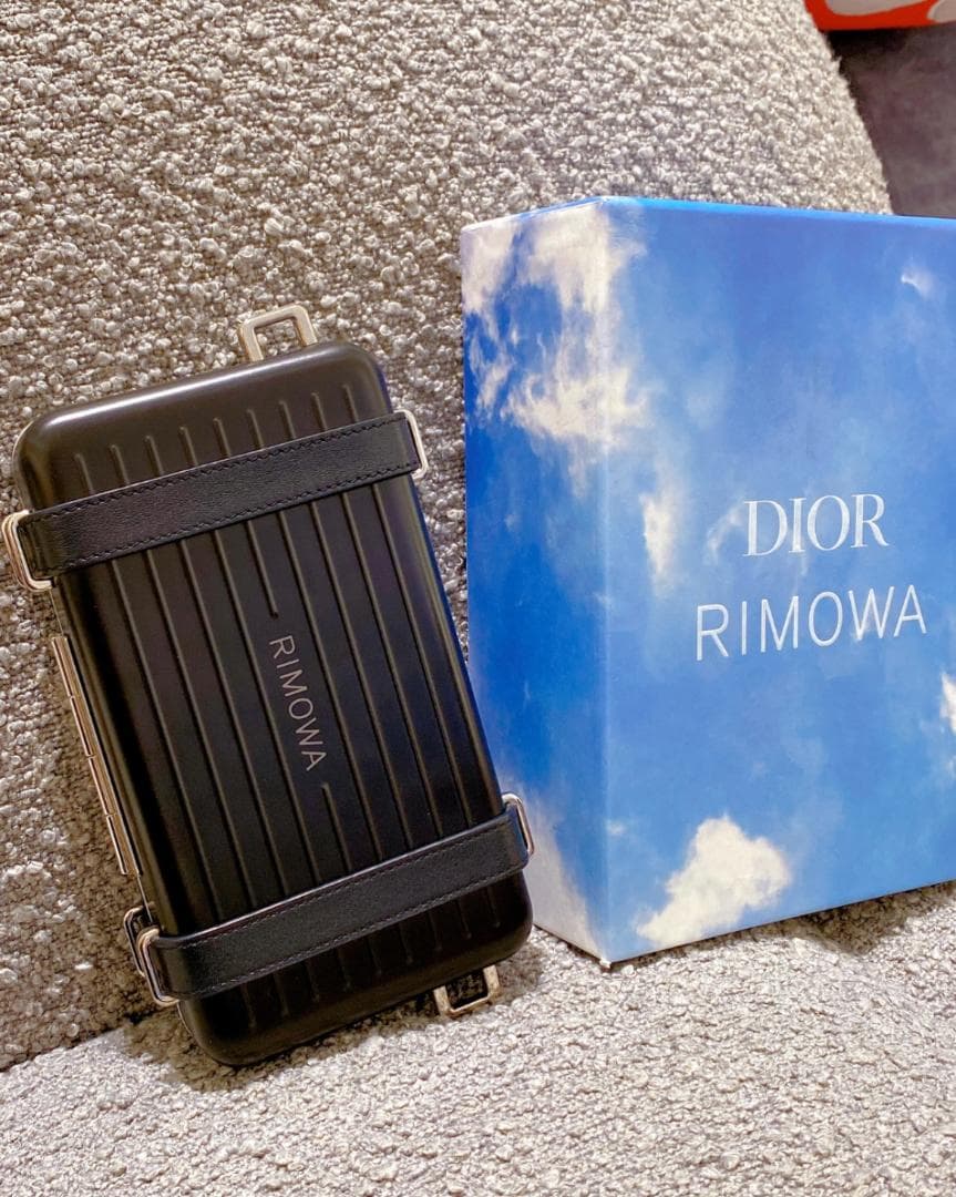 美品ブラック　クロスボディバッグ　肩掛け　ショルダーバッグ