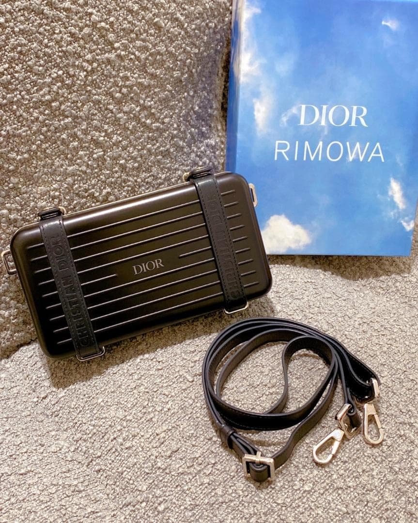 美品ブラック　クロスボディバッグ　肩掛け　ショルダーバッグ