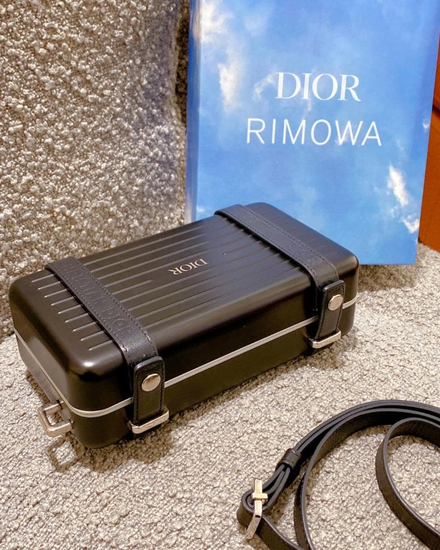 美品ブラック　クロスボディバッグ　肩掛け　ショルダーバッグ