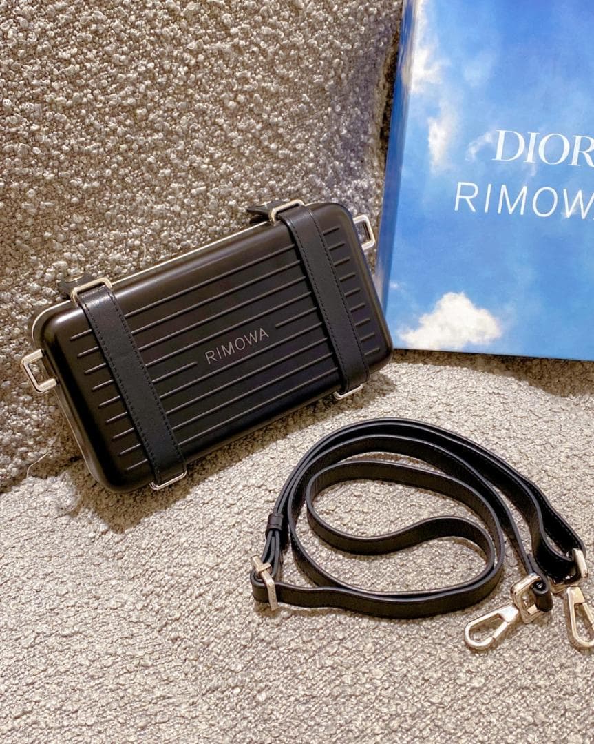 美品ブラック　クロスボディバッグ　肩掛け　ショルダーバッグ