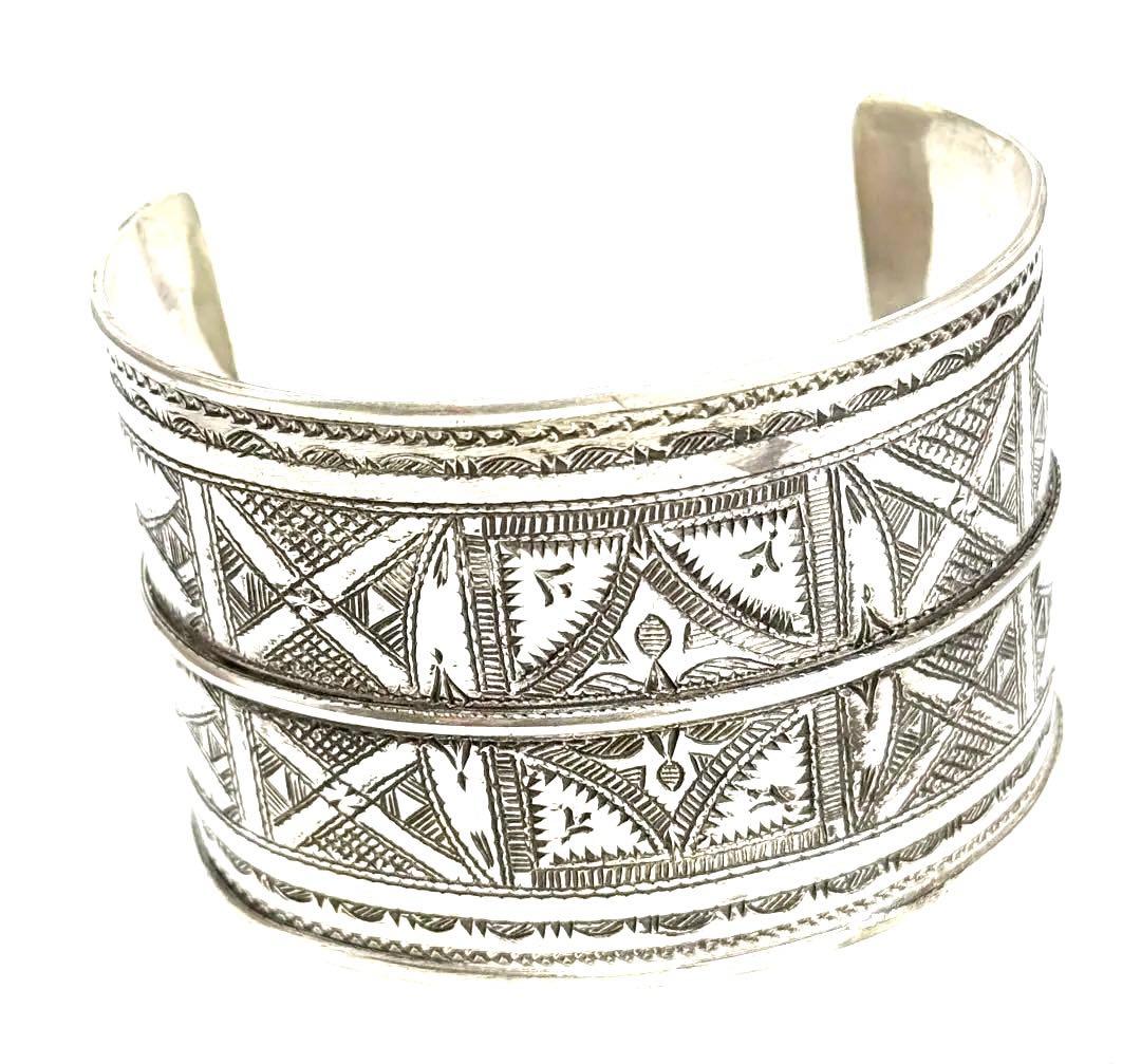 トゥアレグ族　ハンドメイド　シルバーバングル