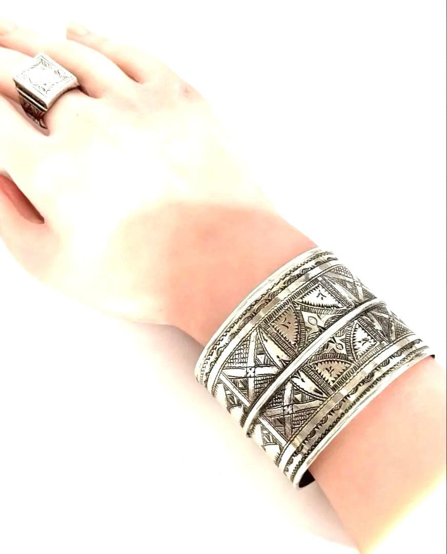 トゥアレグ族　ハンドメイド　シルバーバングル