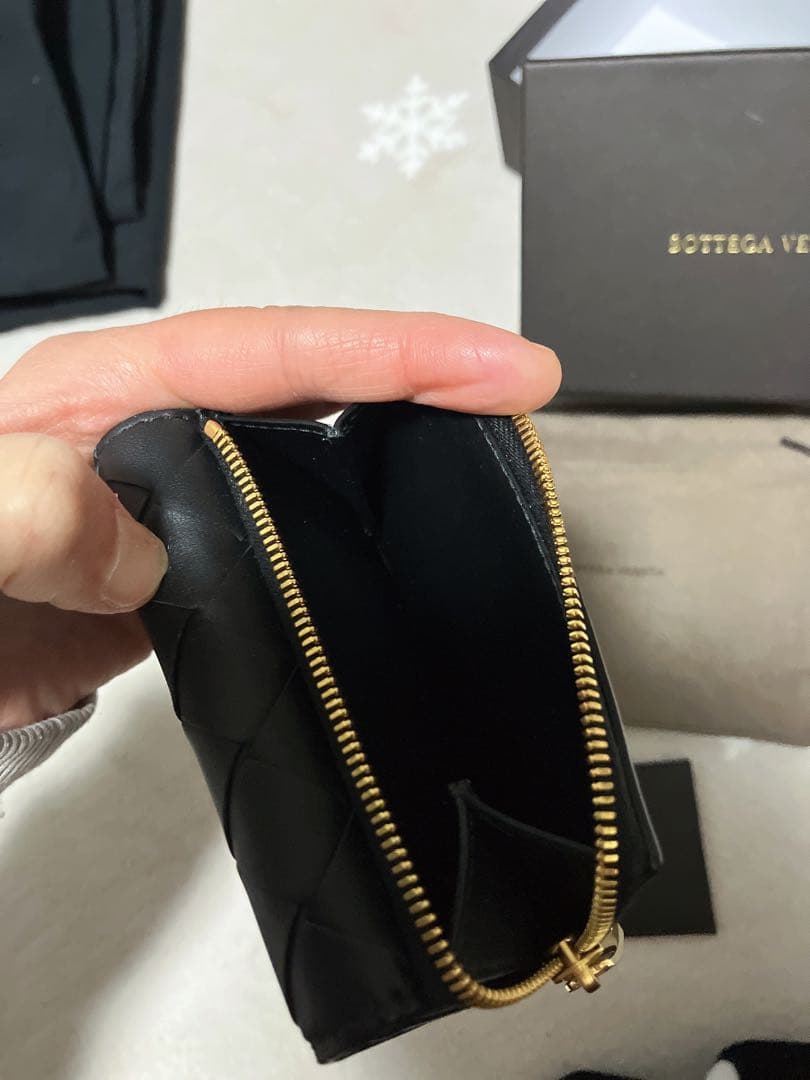 ※値下げ中　BOTTEGA VENETA ブラック 二つ折り財布