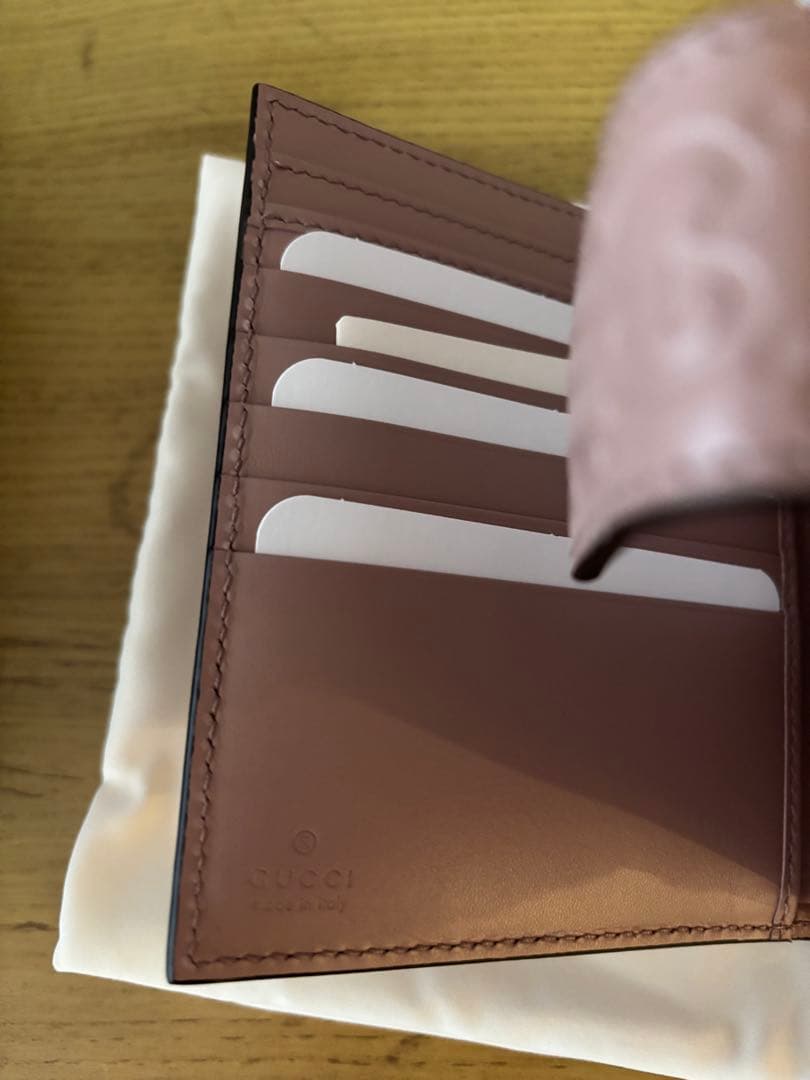 GUCCI ピンク二つ折り財布
