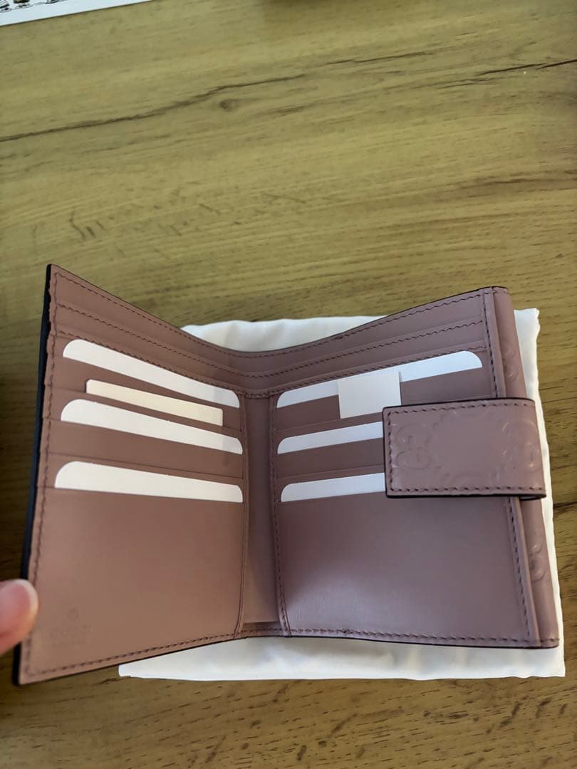 GUCCI ピンク二つ折り財布
