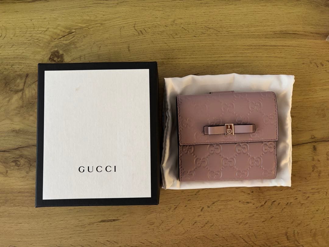 GUCCI ピンク二つ折り財布