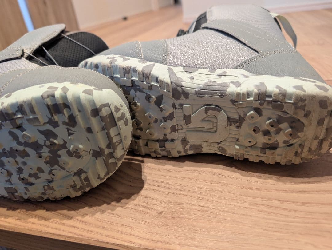 子ども用スノーボードブーツ ボアシステム付き ジップライン24センチ