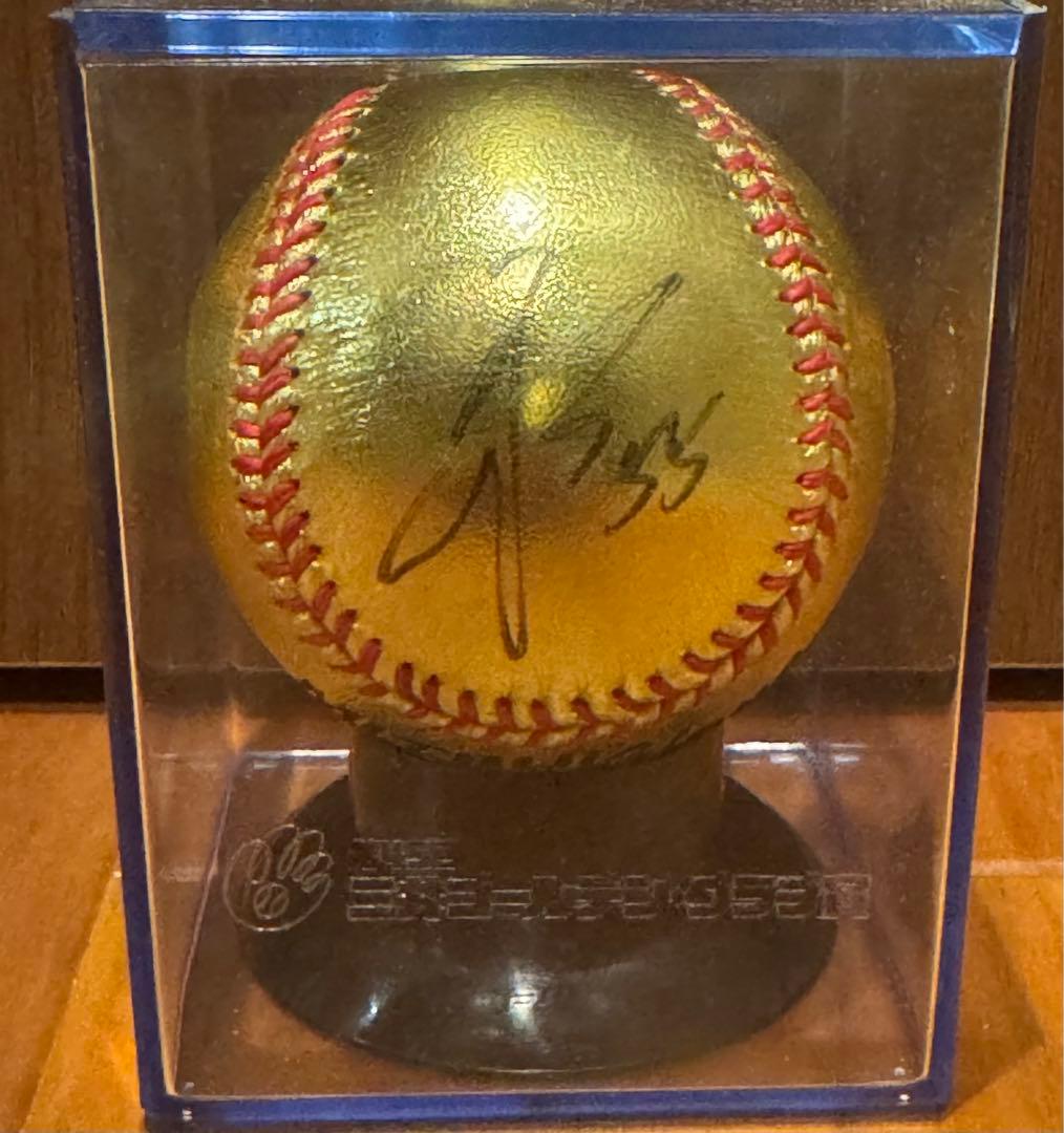 秋山翔吾選手　三井ゴールドグラブ賞直筆サインボール 2016年　西武ライオンズ