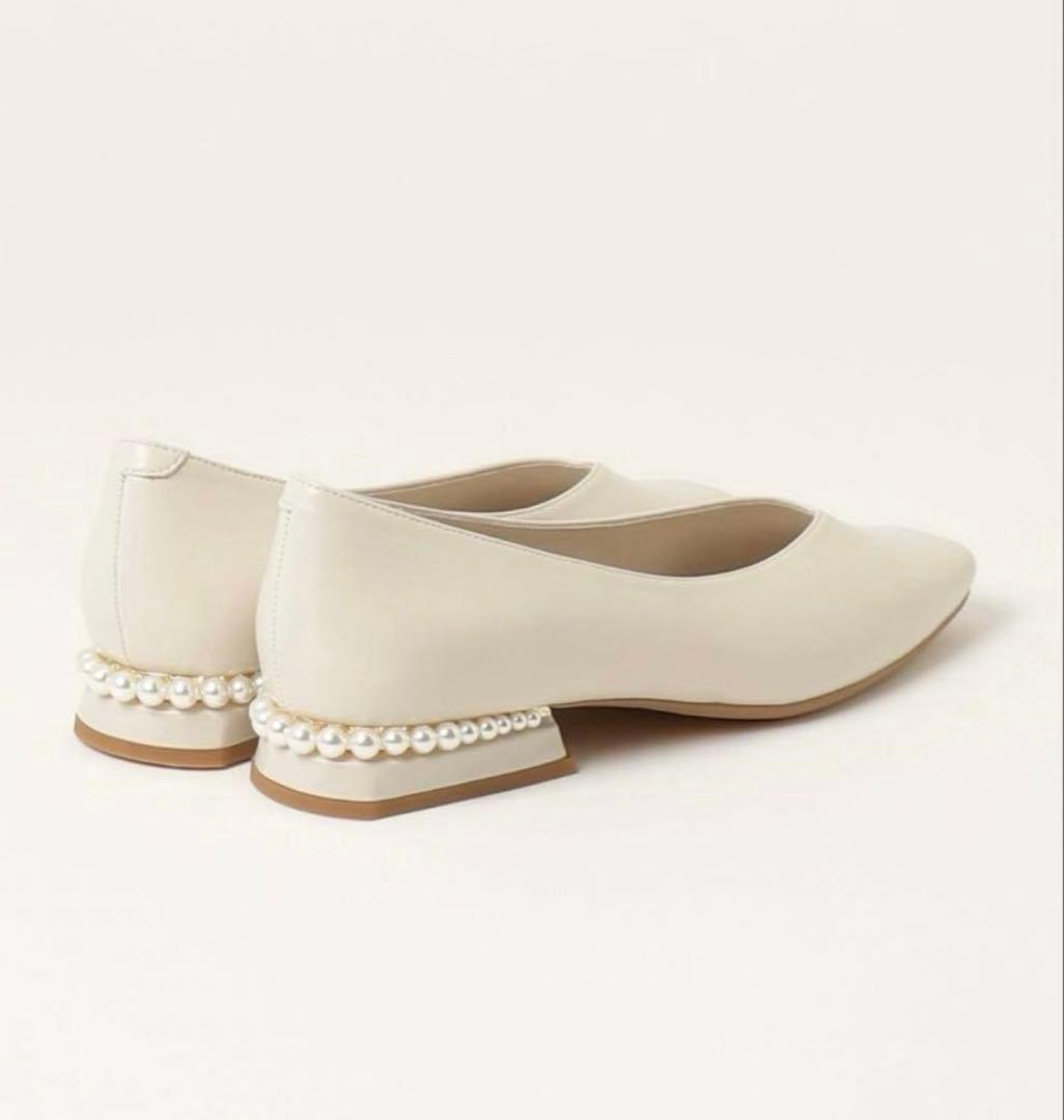 アルテミスバイダイアナ　パールヒール　Vカット フラットシューズ　アイボリー