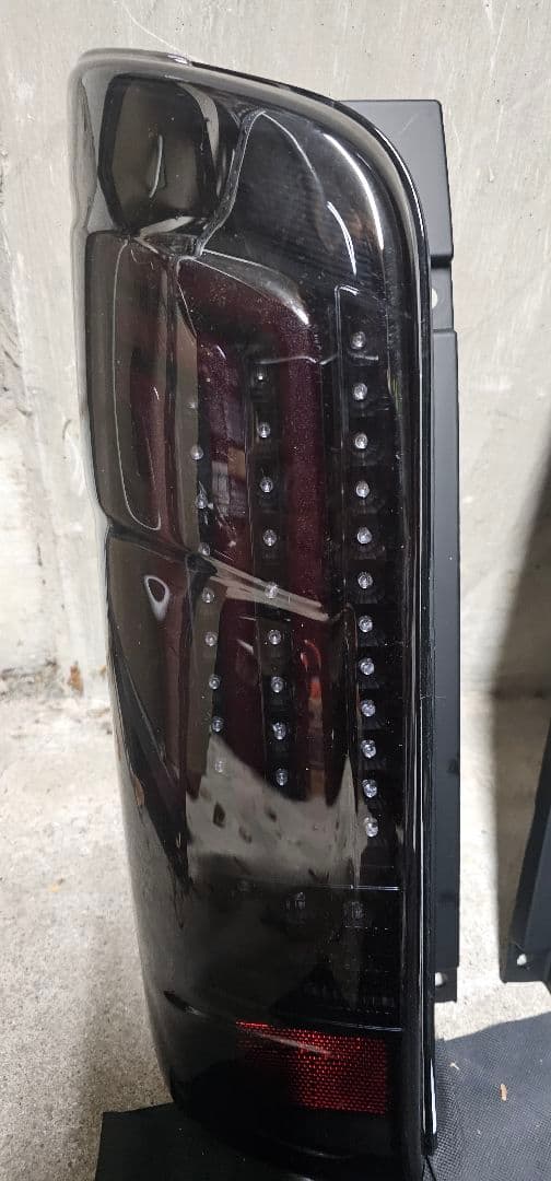 クリスタルアイファイバーLEDテールV2 NV350 キャラバン