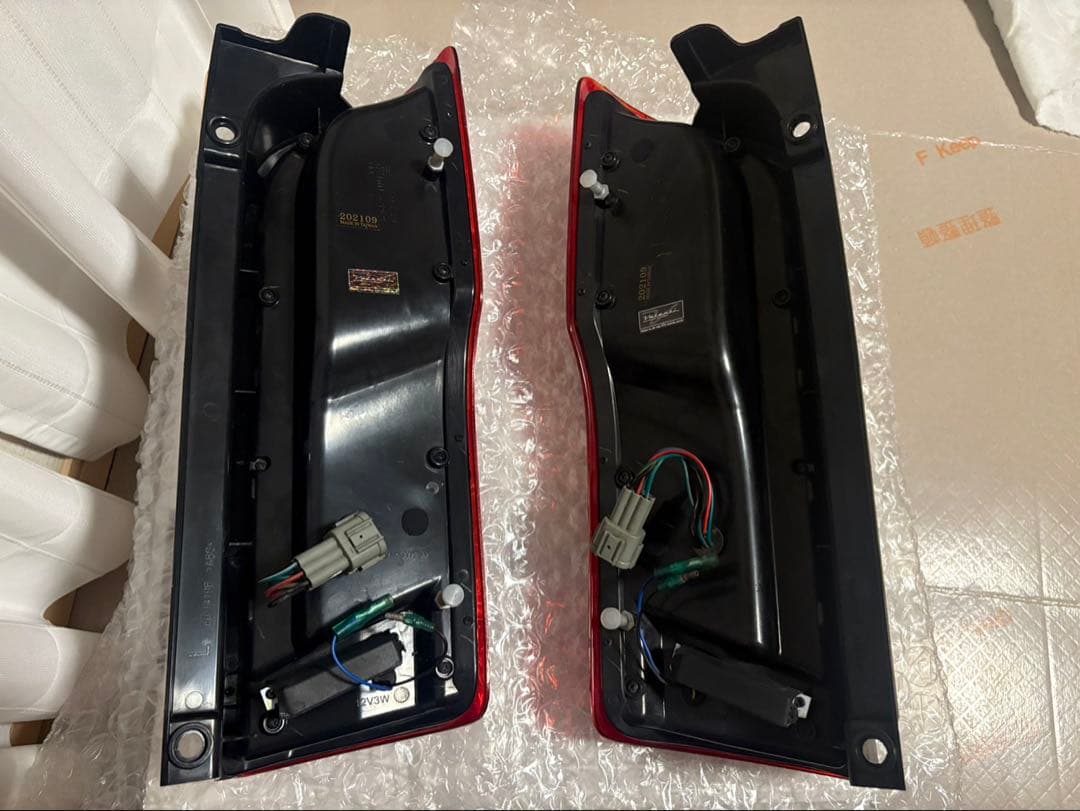 ヴァレンティ ジュエルLEDテールランプ NV350キャラバン　流れる