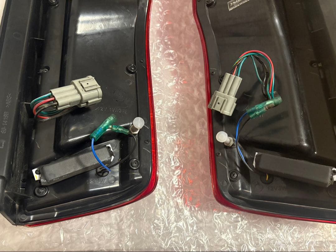 ヴァレンティ ジュエルLEDテールランプ NV350キャラバン　流れる