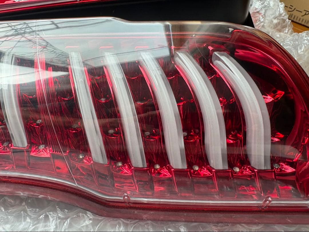 ヴァレンティ ジュエルLEDテールランプ NV350キャラバン　流れる