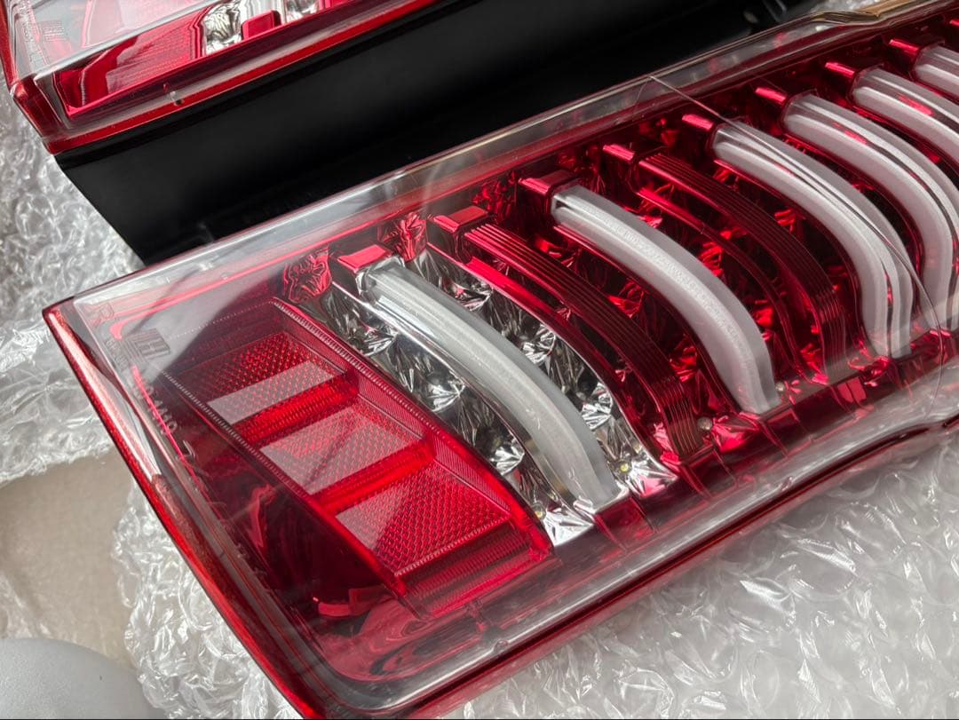 ヴァレンティ ジュエルLEDテールランプ NV350キャラバン　流れる