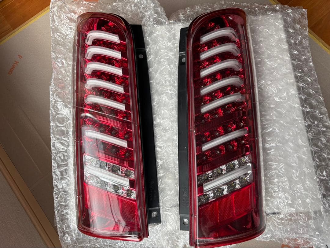 ヴァレンティ ジュエルLEDテールランプ NV350キャラバン　流れる